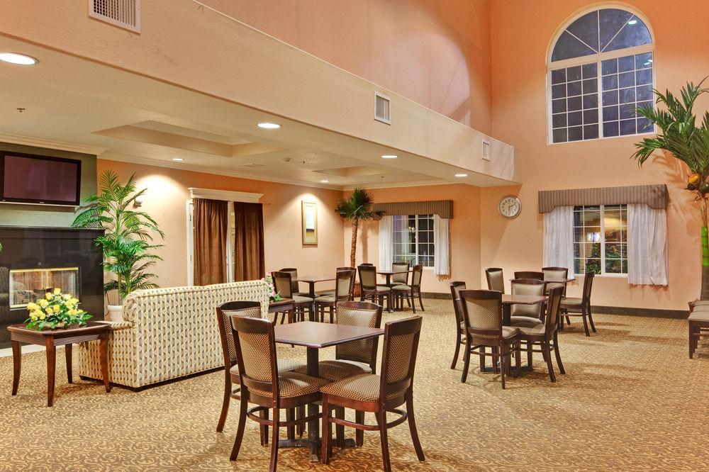 Holiday Inn Express Delano Highway 99 By Ihg Extérieur photo