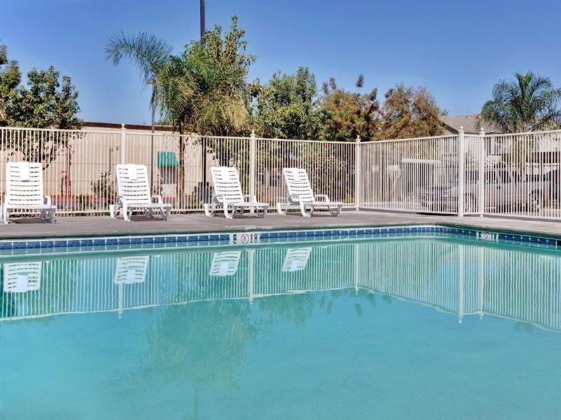 Holiday Inn Express Delano Highway 99 By Ihg Extérieur photo