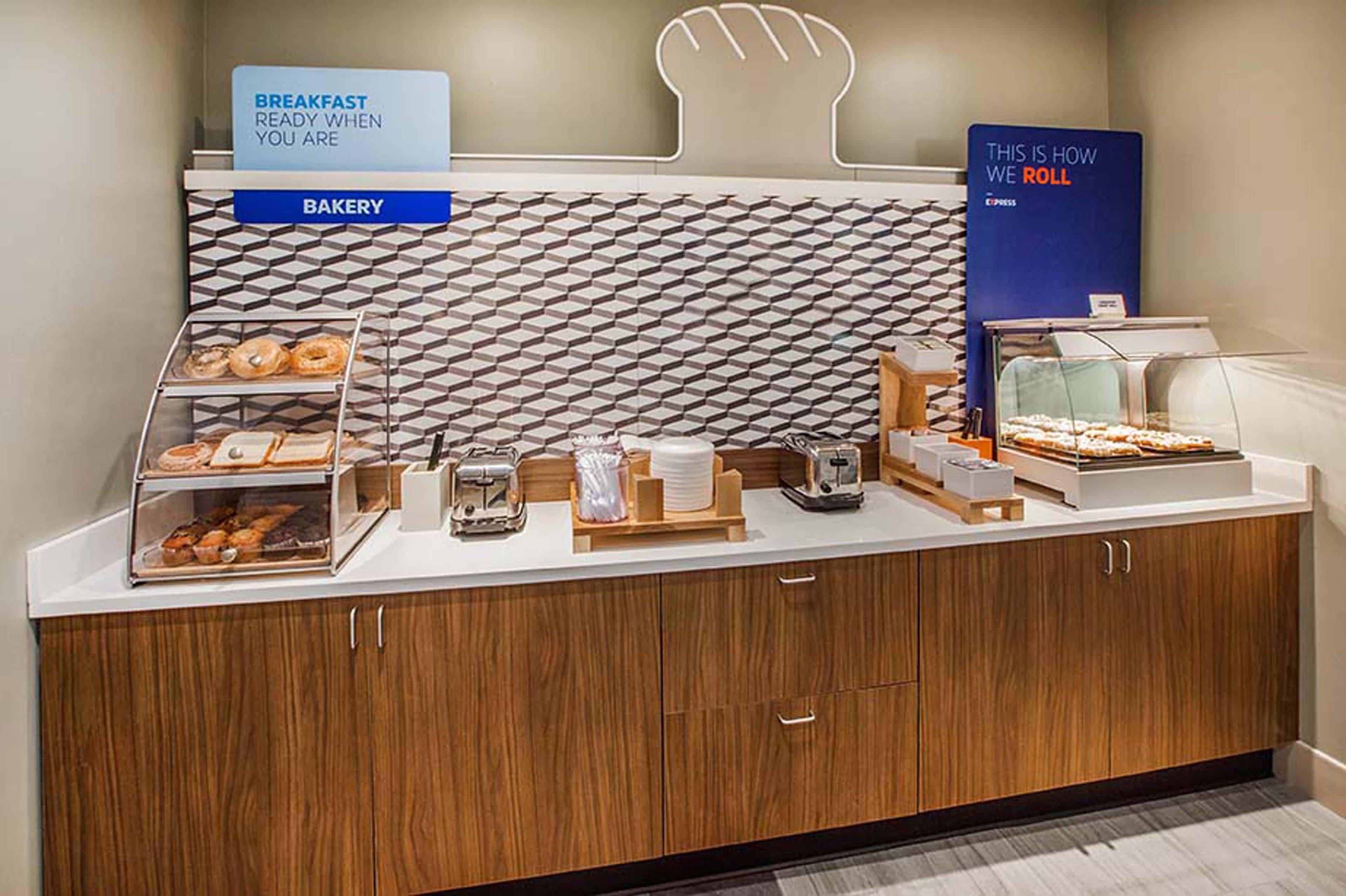 Holiday Inn Express Delano Highway 99 By Ihg Extérieur photo