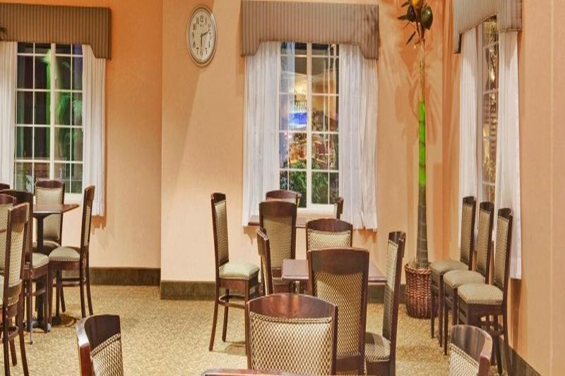 Holiday Inn Express Delano Highway 99 By Ihg Extérieur photo