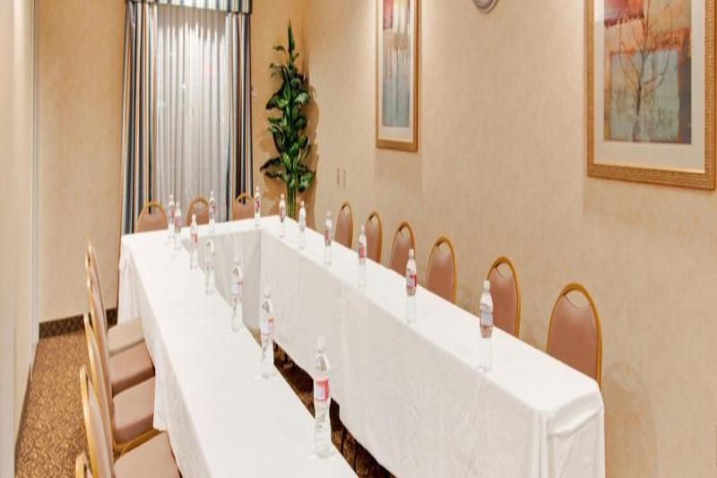 Holiday Inn Express Delano Highway 99 By Ihg Extérieur photo